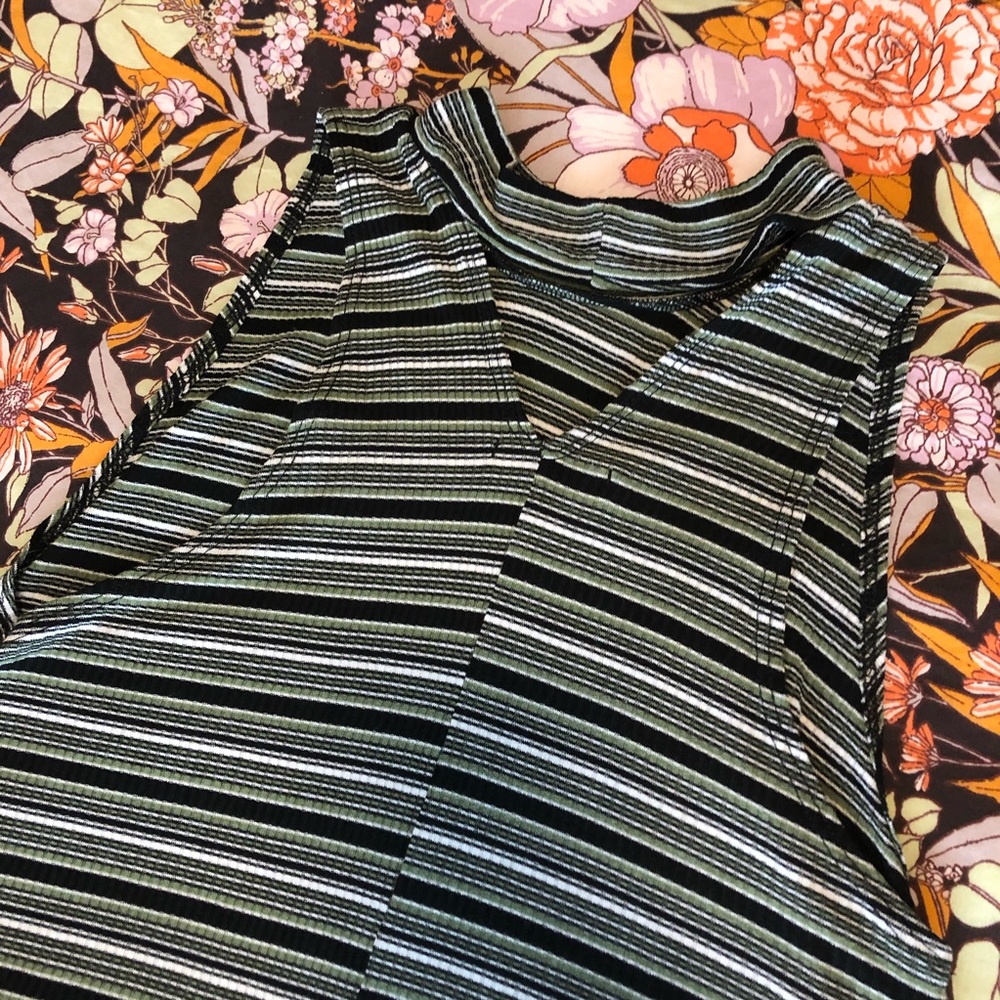 Sleeveless Mock Neck Swing Dress - Picture 3 of 3